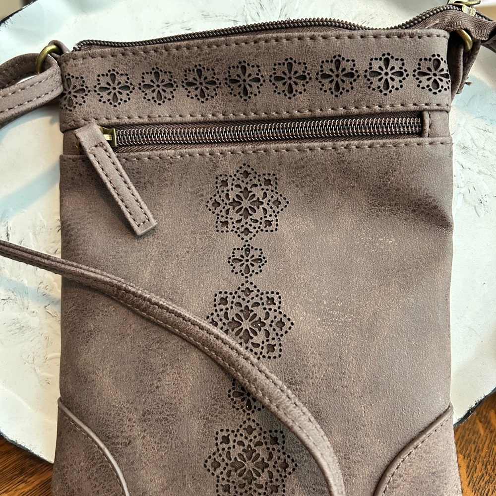 ***Valerie Stevens Crossbody Bags 1 black, 1 brown Great as gifts!π - Picture 3 of 6